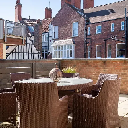 10 Stonegate Court *