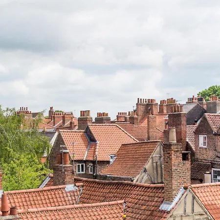 10 Stonegate Court York